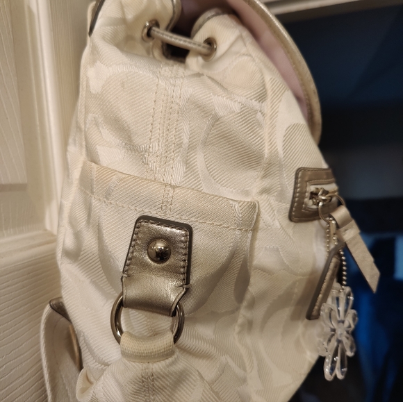 Coach Kyra Daisy Signature Medium Backpack Off white &  khaki B1276-F19715 - Picture 6 of 8